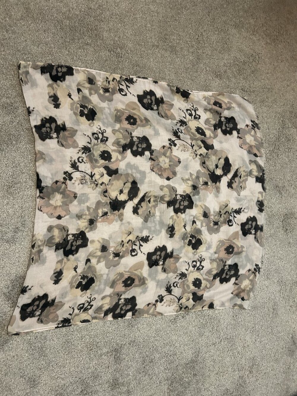 Large Shawl - Picture 5 of 7